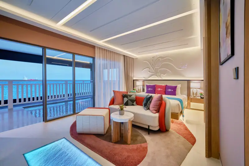 Kamar tidur villa Type A dengan pemandangan laut
